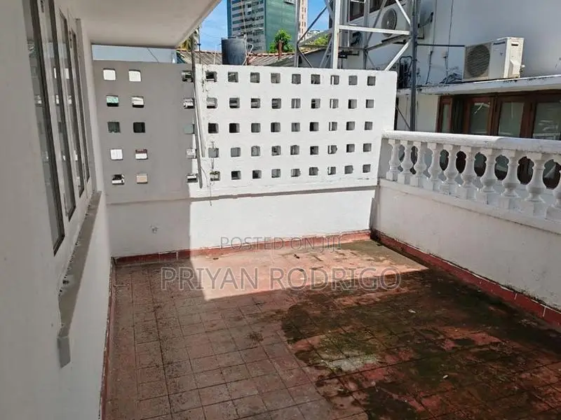 Colombo 02, Facing Park Street 03 Bed Room Apartment for Sale