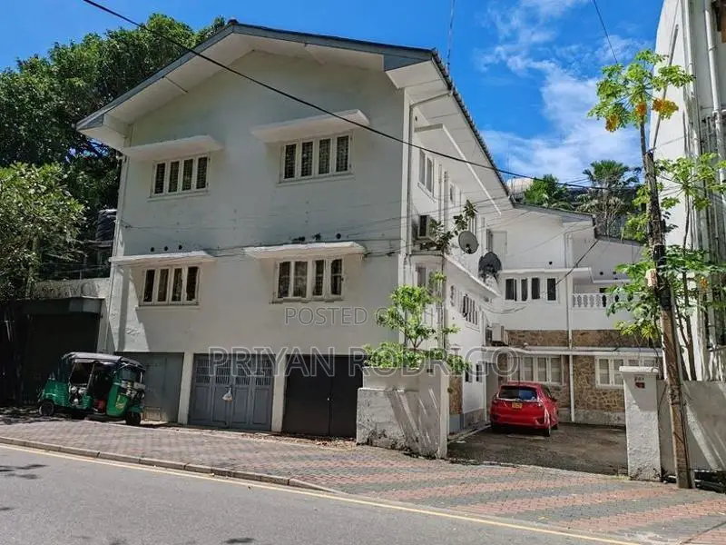 Colombo 02, Facing Park Street 03 Bed Room Apartment for Sale