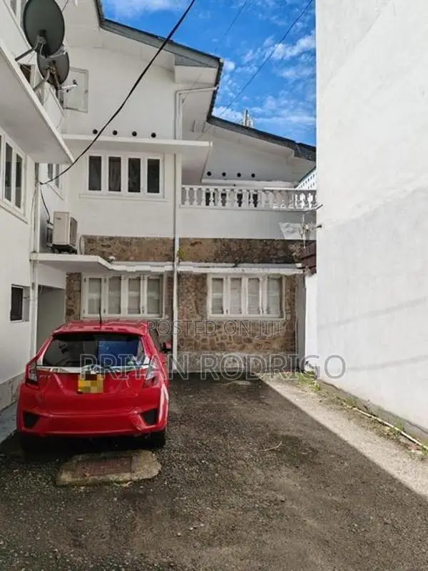 Colombo 02, Facing Park Street 03 Bed Room Apartment for Sale