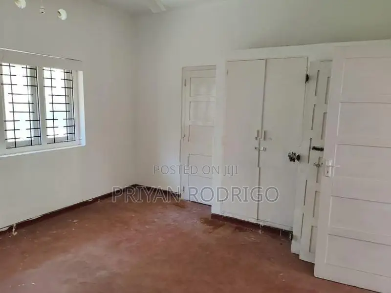 Colombo 02, Facing Park Street 03 Bed Room Apartment for Sale