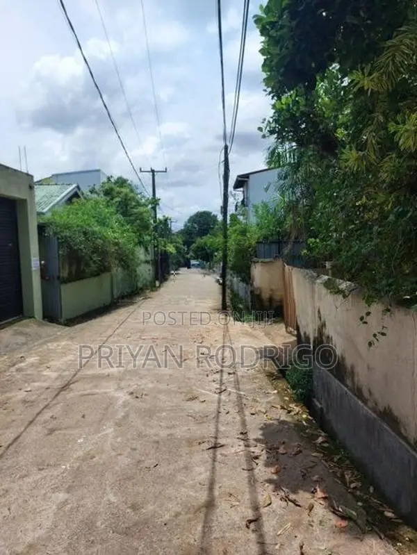 Nugegoda, Residential Land 10 Perches, Facing Railway Avenue for Sale