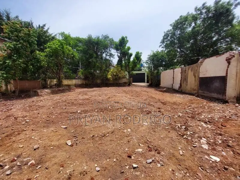 Nugegoda, Residential Land 10 Perches, Facing Railway Avenue for Sale