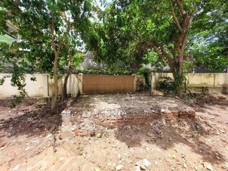 Nugegoda, Residential Land 10 Perches, Facing Railway Avenue for Sale