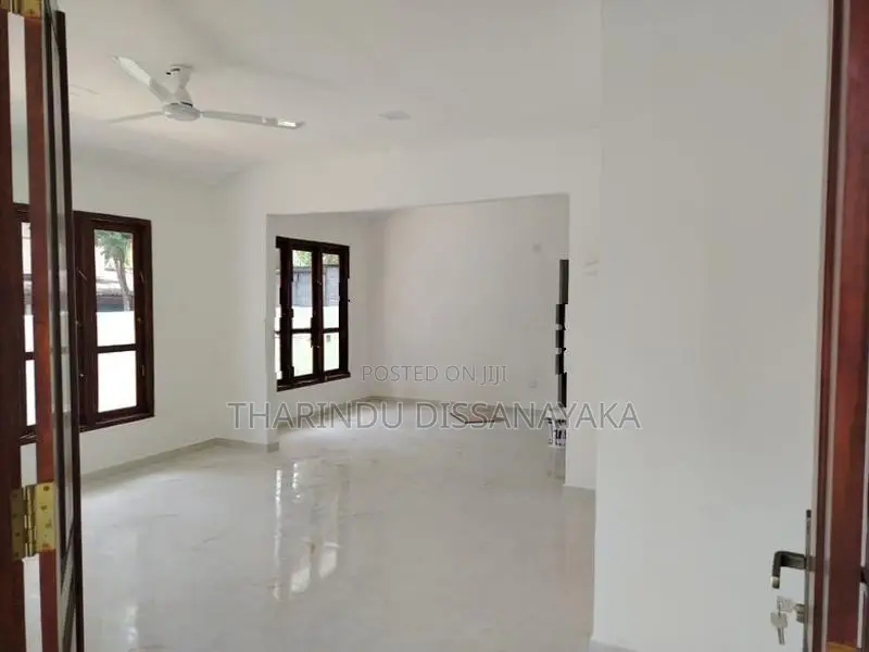 House in Kadawatha Kossinna Plot 01