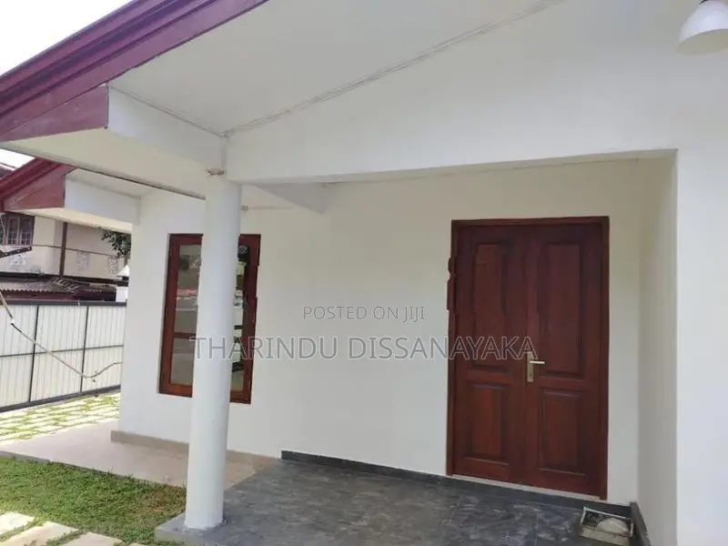 House in Kadawatha Kossinna Plot 01