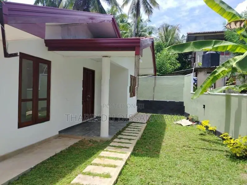 House in Kadawatha Kossinna Plot 01