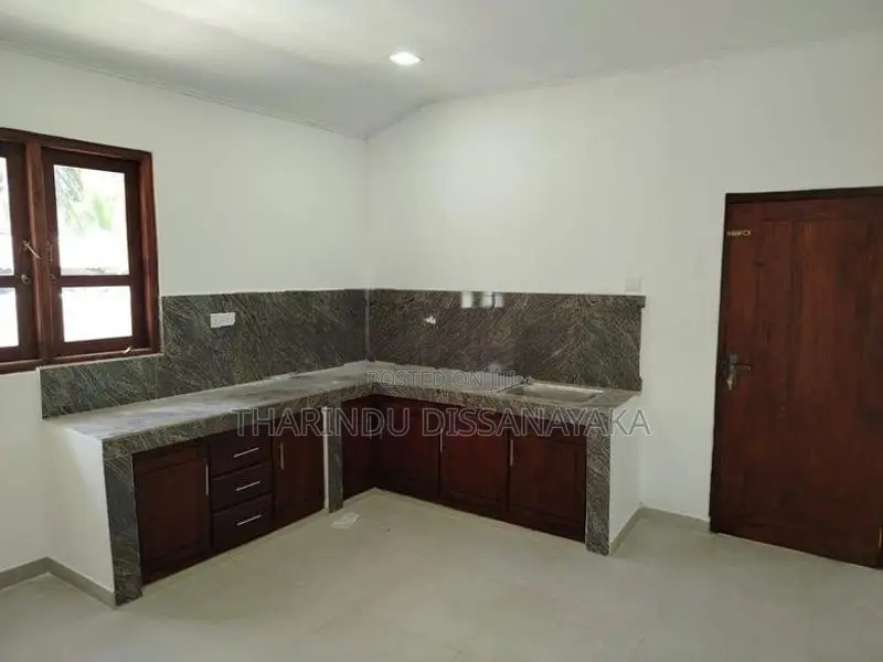 House in Kadawatha Kossinna Plot 01