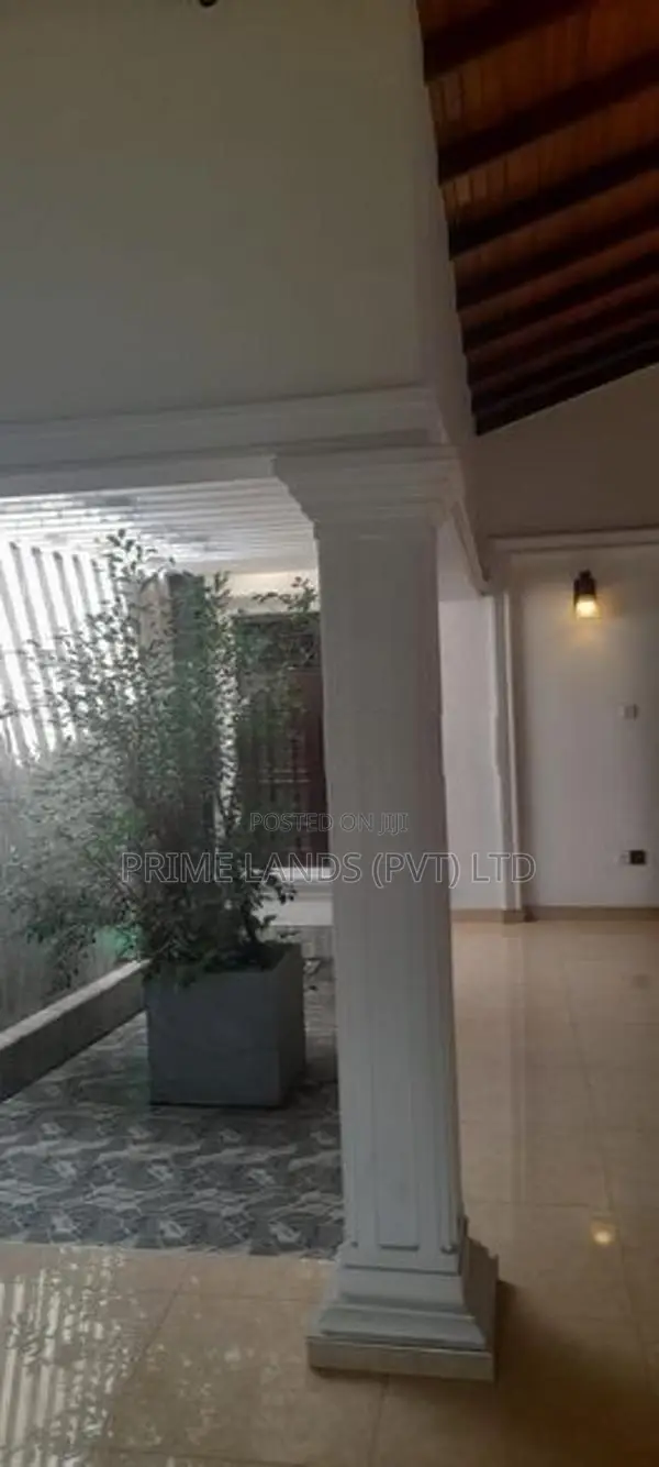 ගම්පහ නගරයෙන්ම සුපිරි නිවසක් විකිණීමට