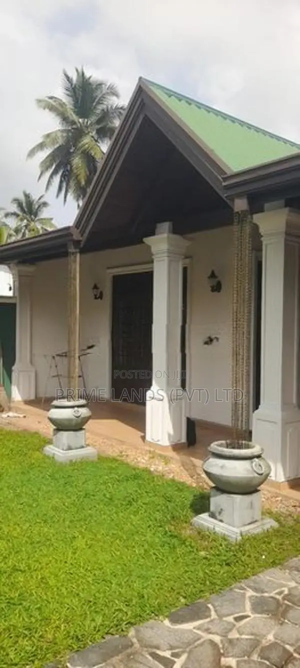ගම්පහ නගරයෙන්ම සුපිරි නිවසක් විකිණීමට