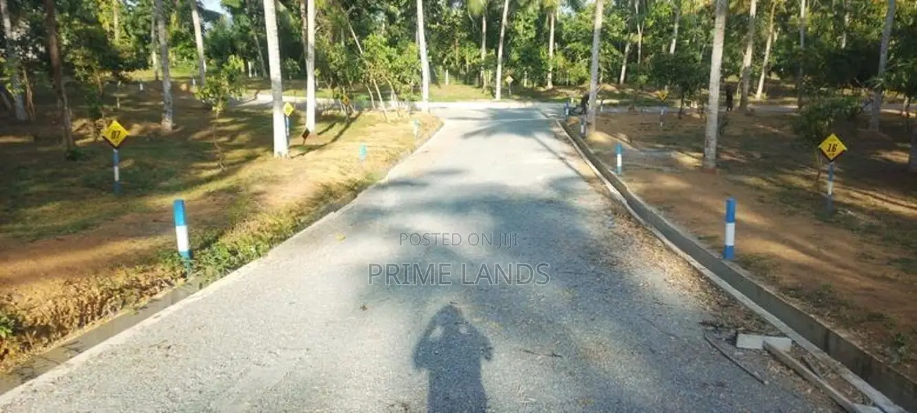 කහතුඩුව සියලු පහසුකම් සමගින් අධීවේගී පිවිසුමට ආසන්නයේන් වටිනා ඉඩම්