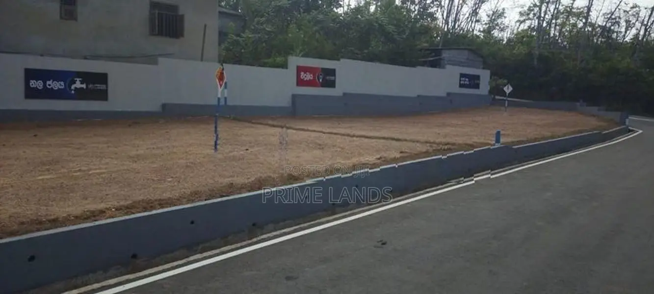 පිලියන්දල කෝරලේ ඉම හන්දිය බස් පාරට ආසන්නයේන් වටිනා ඉඩම්