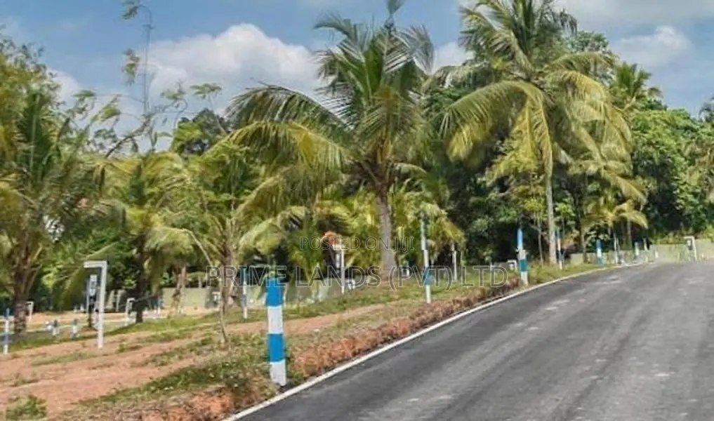 ගම්පහ නගරයට සමීපව නේවාසික බිම් කොටස්