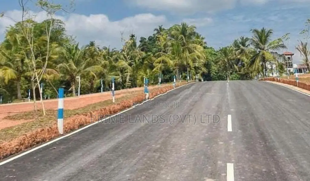 ගම්පහ නගරයට සමීපව නේවාසික බිම් කොටස්