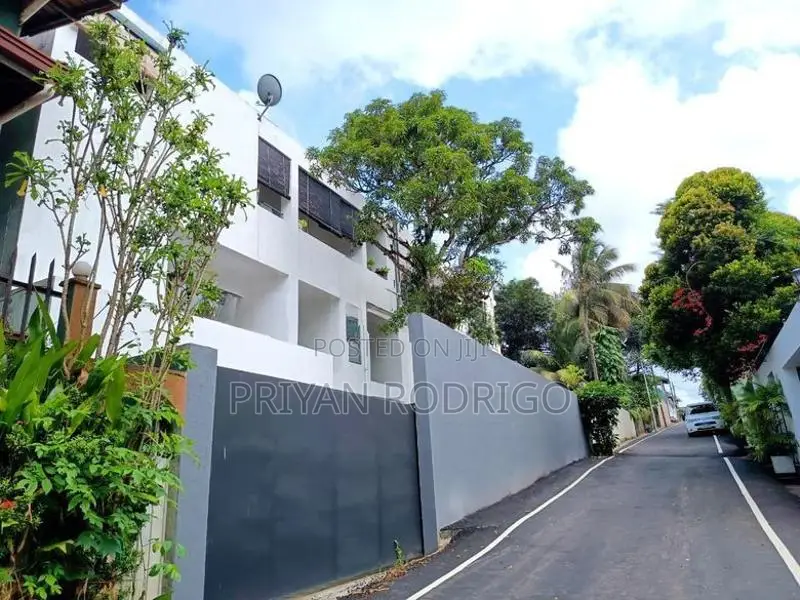 Battaramulla Wickramasinghepura, 3 Storied Brand New Apartment for Sal