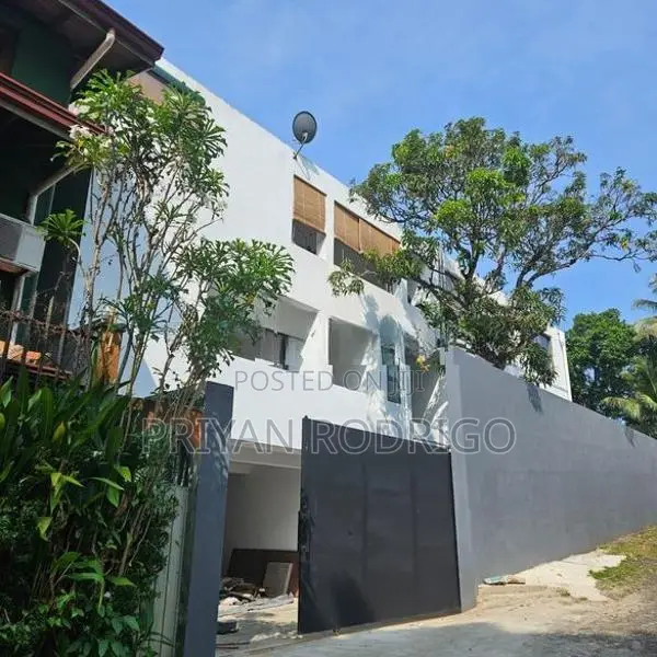 Battaramulla Wickramasinghepura, 3 Storied Brand New Apartment for Sal