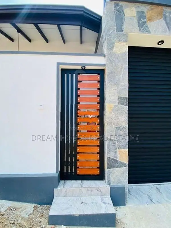 3 Bedroom Luxury House – Athurugiriya