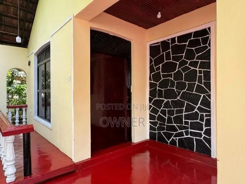 Land With House For Sale In Kurunegala