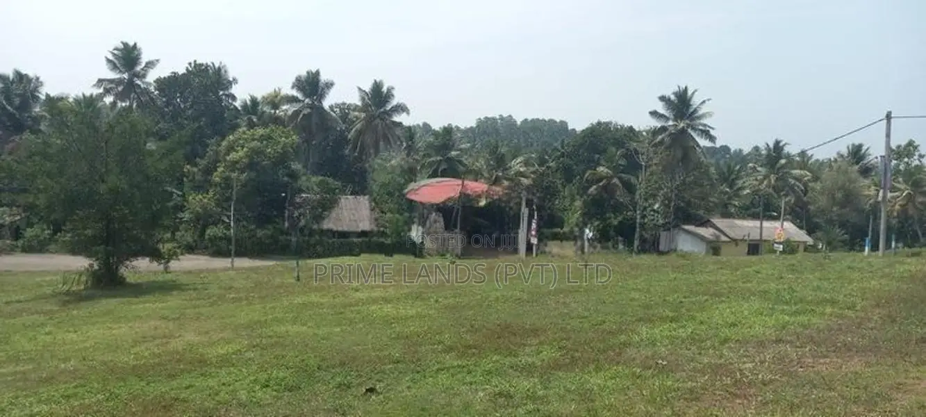 පානදුර හිරණ බස් පාරට ඇවිදින දුරින්