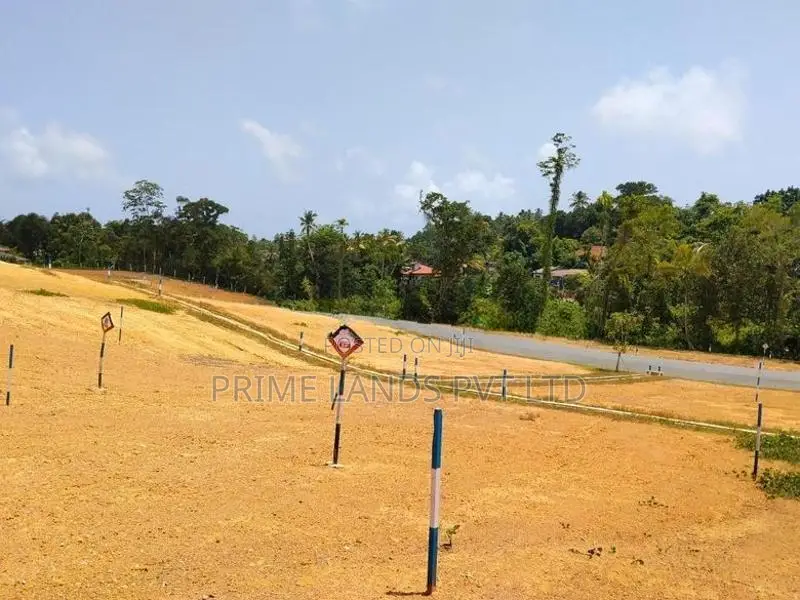 කළුතර නාගොඩ නගරය ආසන්නයේ ඉඩමක් විකිණීමට