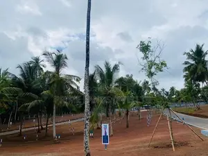 කඳාන නගරයට සමීපව සුපිරි බිම්කොටස්