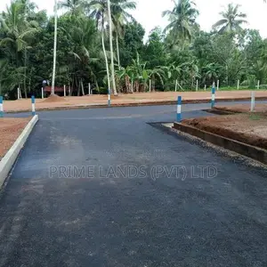 මිනුවන්ගොඩට ළග එයාපෝට් පාරෙන් බිම්කොටස්