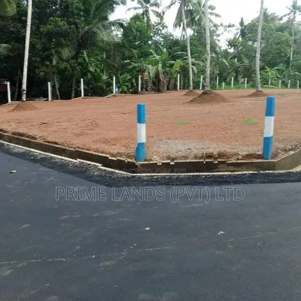 Land for Sale in Minuwangoda