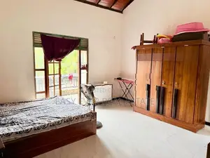 වැල්ලම්පිටිය ජය මාවතෙන් අංගසම්පූර්ණ දෙමහල් නිවසක් විකිණීමට.