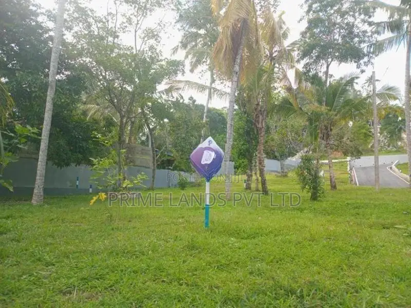 Lands for Sale in Karapitiya
