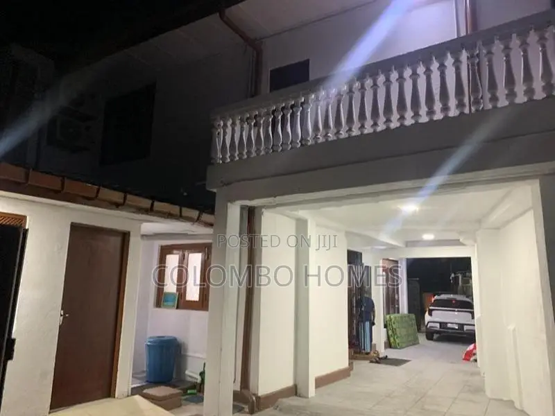 Livable House with 10 Perches Land for Sale - Dehiwala