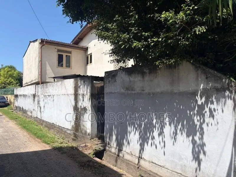 18 Perches Land for Sale with An Old House - Dehiwala
