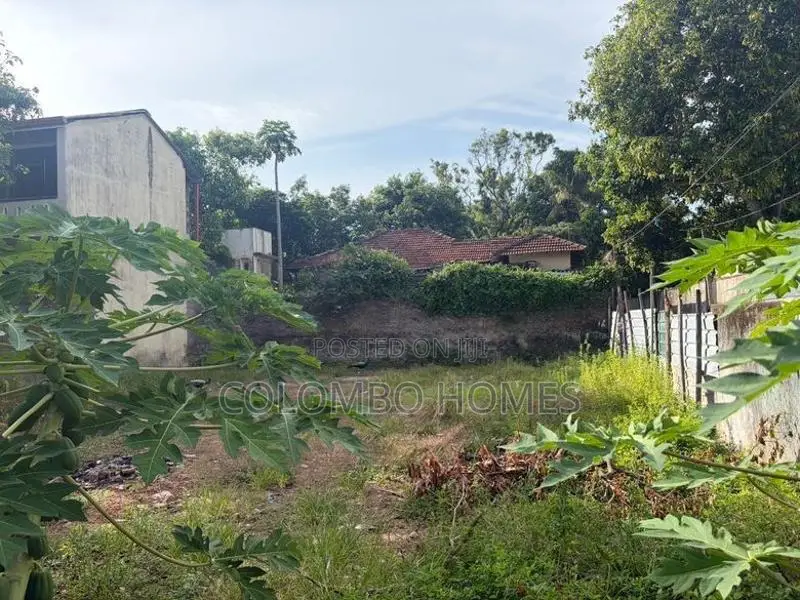 18 Perches Land for Sale with An Old House - Dehiwala