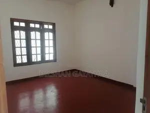 නවීන පන්නයේ නිවසක් බද්දට දීමට මහනුවර