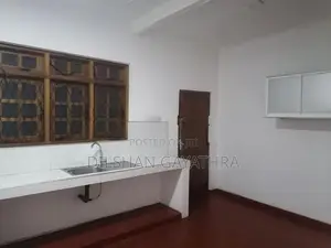 නවීන පන්නයේ නිවසක් බද්දට දීමට මහනුවර