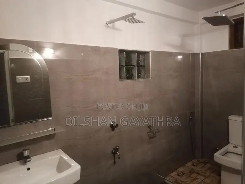 නවීන පන්නයේ නිවසක් බද්දට දීමට මහනුවර