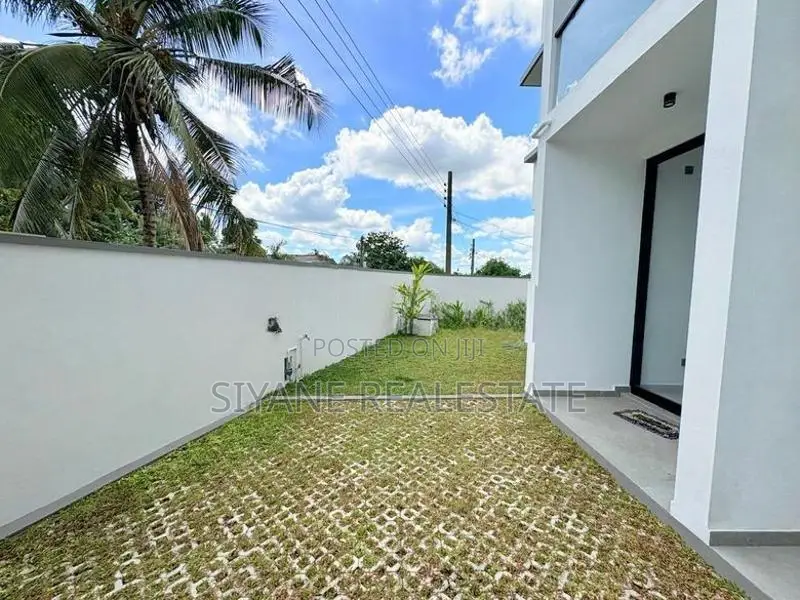 luxury New House For Sale in Thalahena
