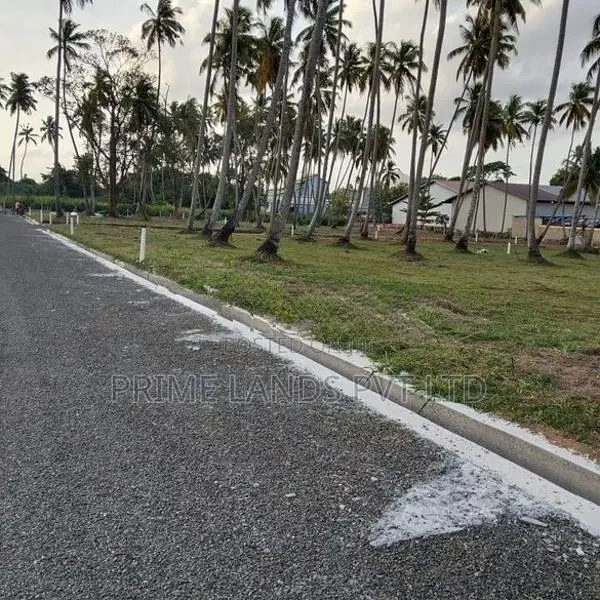 පැල්ලන්දෙණිය හන්දියෙන්ම ඉඩමක්