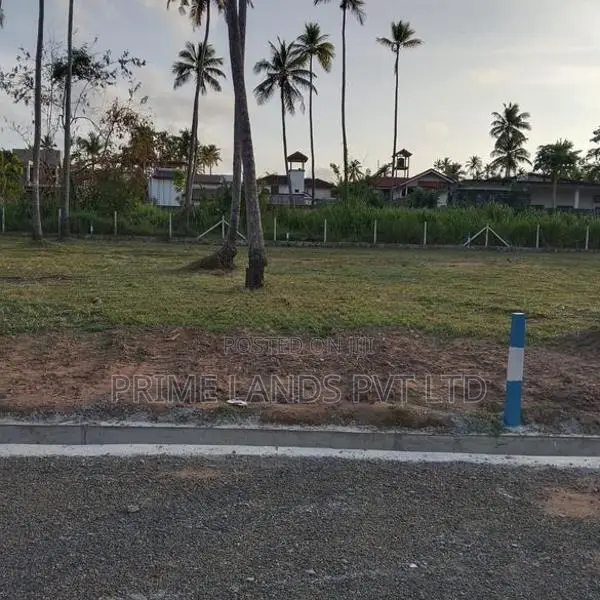 පැල්ලන්දෙණිය හන්දියෙන්ම ඉඩමක්