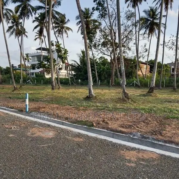 පැල්ලන්දෙණිය හන්දියෙන්ම ඉඩමක්