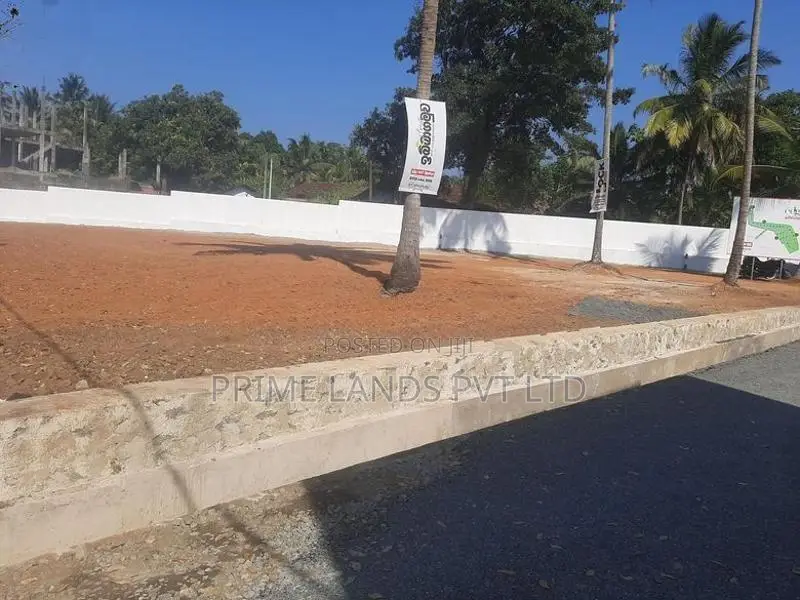දබුල්ල පාරෙන් ඒරියා එකෙන් ඉඩමක්