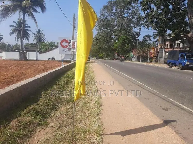 දබුල්ල පාරෙන් ඒරියා එකෙන් ඉඩමක්