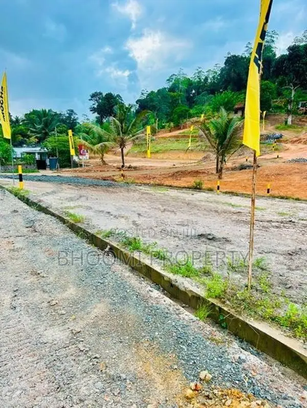 උඩුගම බස් පාරට ලගින්ම ජයන්ති හංදියෙන් අගනා බිම් කොටස්