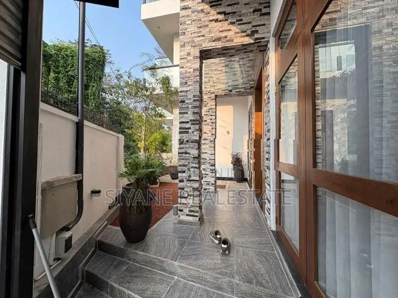Luxury New House for Sale in Palawaththa