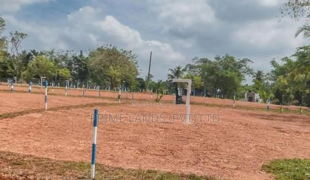 ගම්පහ කච්වේරියට යාබඳව නිරවුල් ඉඩම් විකිණීමට