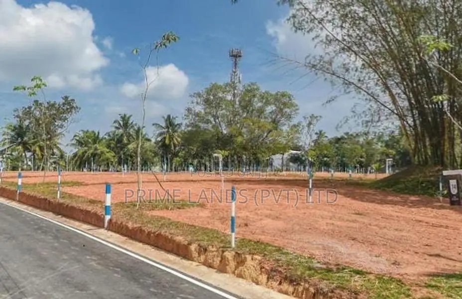 ගම්පහ කච්වේරියට යාබඳව නිරවුල් ඉඩම් විකිණීමට
