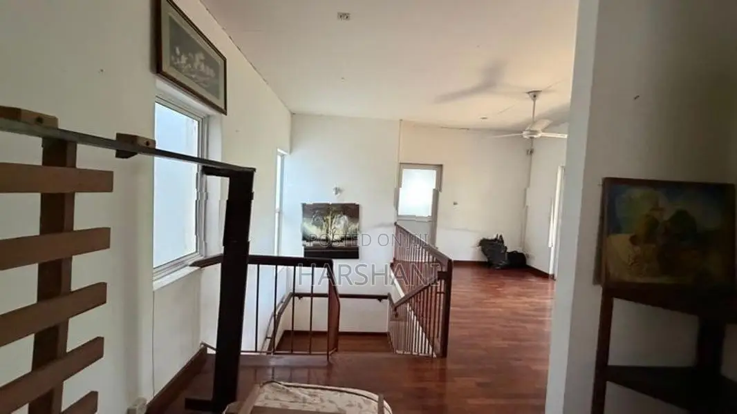 Three Storied House for Sale Close to Thimbirigsyaya Road, Colombo 05