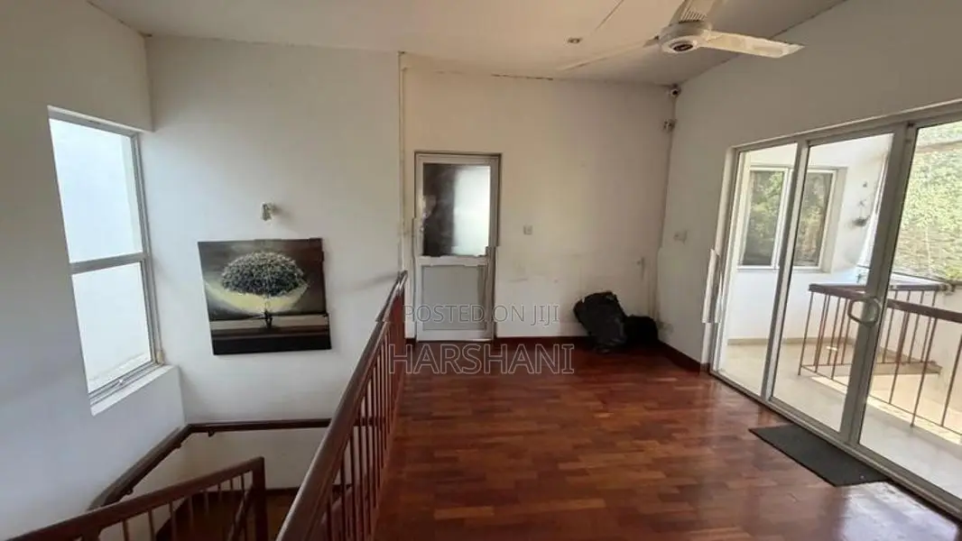 Three Storied House for Sale Close to Thimbirigsyaya Road, Colombo 05