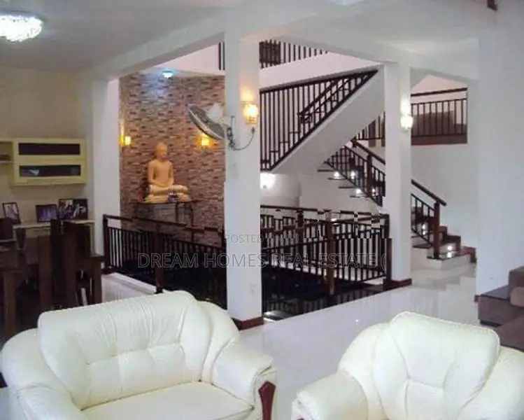 Luxury 3-Storey House for Rent – Ratmalana