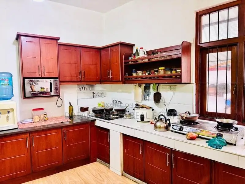 Luxury 5 Bedroom House for Rent – Himbutana