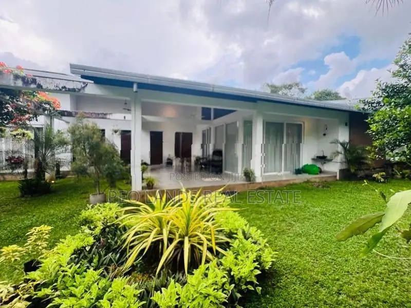 (DR211) Luxury Fully Furnished Solar House for Rent in Kottawa