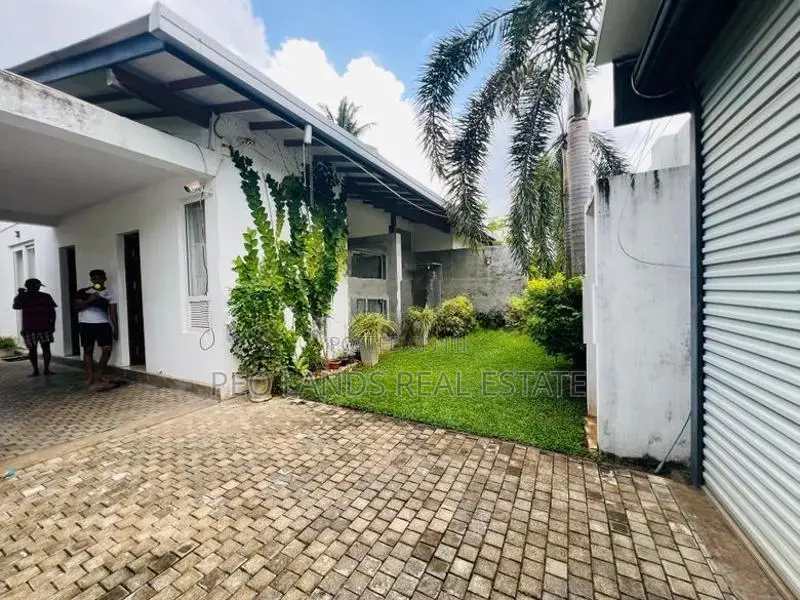 (DR211) Luxury Fully Furnished Solar House for Rent in Kottawa